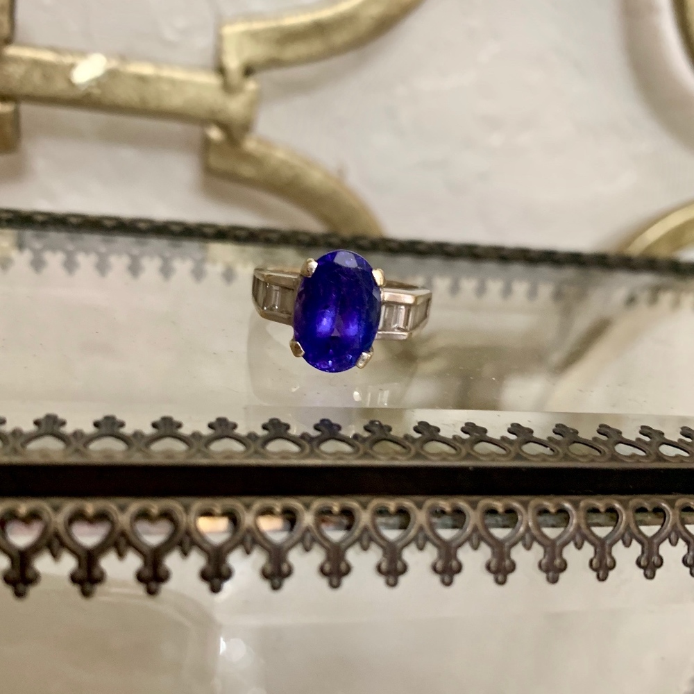 Every woman deserves to own a Tanzanite  !!!